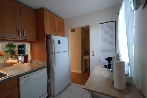 Condo in Hallandale Beach, Florida, 1 bedroom  № 1091612 - photo 7