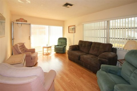 Condominio en venta en Holiday, Florida, 2 dormitorios, 71.35 m2 № 1337742 - foto 5