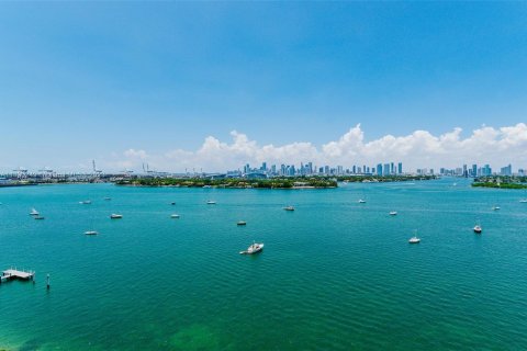 Condo in Miami Beach, Florida, 2 bedrooms  № 506029 - photo 21