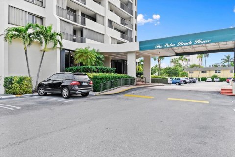 Condo in West Palm Beach, Florida, 2 bedrooms  № 941262 - photo 18