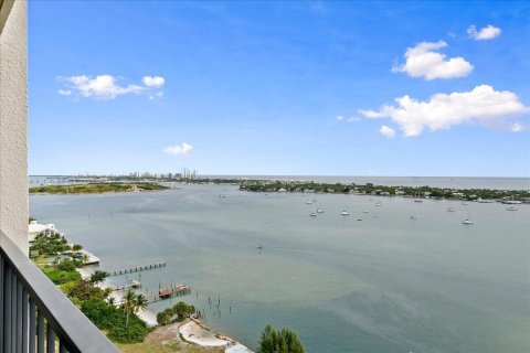 Condo in West Palm Beach, Florida, 2 bedrooms  № 941262 - photo 19