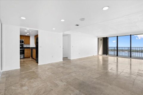 Condo in West Palm Beach, Florida, 2 bedrooms  № 941262 - photo 27