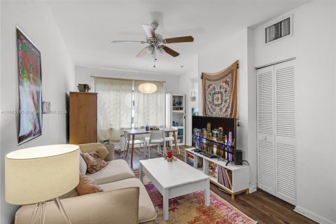 Copropriété à vendre à Miami Beach, Floride: 1 chambre, 45.52 m2 № 1377454 - photo 12