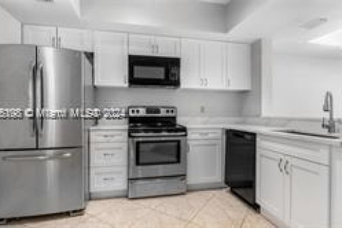 Townhouse in Sunrise, Florida 3 bedrooms, 119.38 sq.m. № 1377455 - photo 8