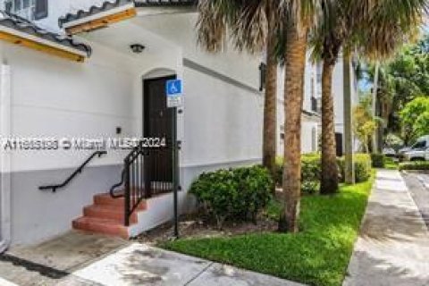 Townhouse in Sunrise, Florida 3 bedrooms, 119.38 sq.m. № 1377455 - photo 6