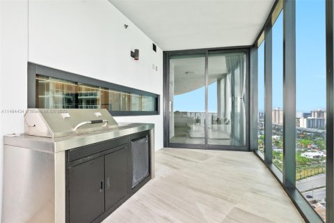 Condo in Sunny Isles Beach, Florida, 3 bedrooms  № 843693 - photo 17