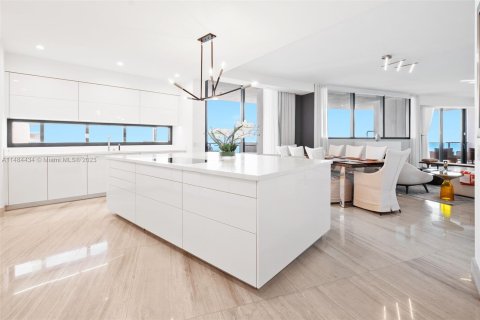 Condo in Sunny Isles Beach, Florida, 3 bedrooms  № 843693 - photo 13