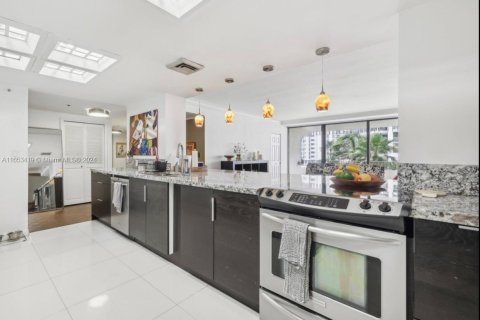 Condominio en venta en Bal Harbour, Florida, 3 dormitorios, 248.51 m2 № 1356776 - foto 9