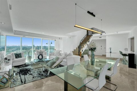 Condominio en venta en Aventura, Florida, 3 dormitorios, 242.47 m2 № 1127317 - foto 19