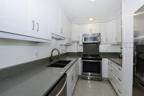 Condo in Palm Beach, Florida, 2 bedrooms  № 1181940 - photo 29