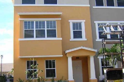 Townhouse in West Palm Beach, Florida 4 bedrooms, 212.28 sq.m. № 1139360 - photo 11