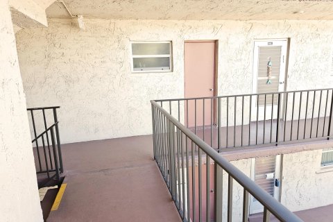 Condominio en venta en Palm Springs, Florida, 1 dormitorio, 72 m2 № 1139361 - foto 15