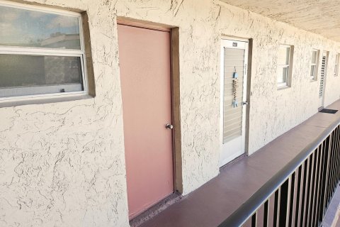 Condominio en venta en Palm Springs, Florida, 1 dormitorio, 72 m2 № 1139361 - foto 16