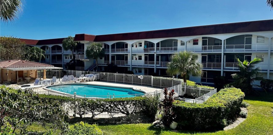 Condominio en Hallandale Beach, Florida, 2 dormitorios  № 1177482
