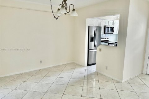 Condominio en venta en Hallandale Beach, Florida, 2 dormitorios, 111.48 m2 № 1177482 - foto 11