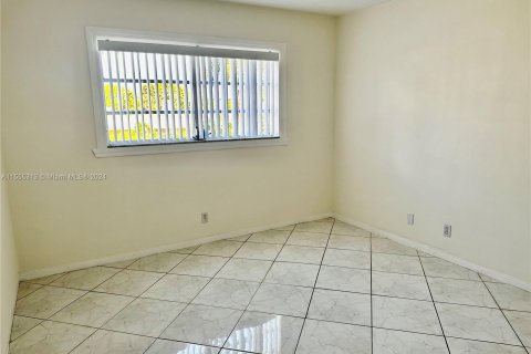 Condominio en venta en Hallandale Beach, Florida, 2 dormitorios, 111.48 m2 № 1177482 - foto 9