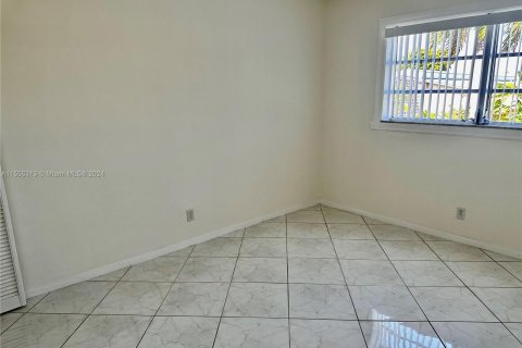 Condominio en venta en Hallandale Beach, Florida, 2 dormitorios, 111.48 m2 № 1177482 - foto 7