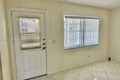 Condominio en venta en Hallandale Beach, Florida, 2 dormitorios, 111.48 m2 № 1177482 - foto 5