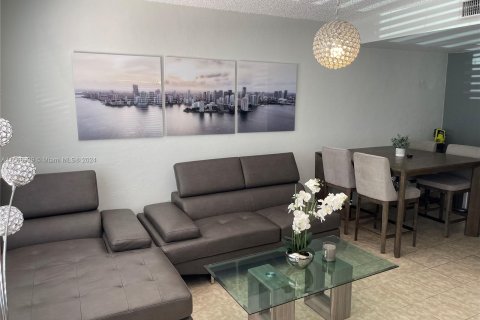 Immobilier commercial à vendre à Miami, Floride: 217.39 m2 № 1385841 - photo 11