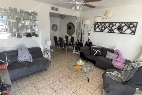 Immobilier commercial à vendre à Miami, Floride: 217.39 m2 № 1385841 - photo 5