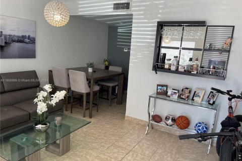 Immobilier commercial à vendre à Miami, Floride: 217.39 m2 № 1385841 - photo 12