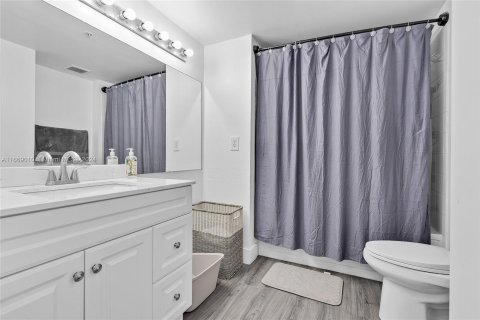 Condo in Pembroke Pines, Florida, 3 bedrooms  № 1385842 - photo 21