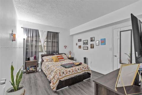 Condo in Pembroke Pines, Florida, 3 bedrooms  № 1385842 - photo 22