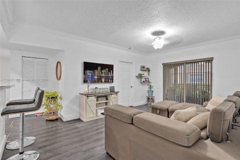 Condo in Pembroke Pines, Florida, 3 bedrooms  № 1385842 - photo 17