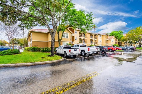 Condo in Pembroke Pines, Florida, 3 bedrooms  № 1385842 - photo 1