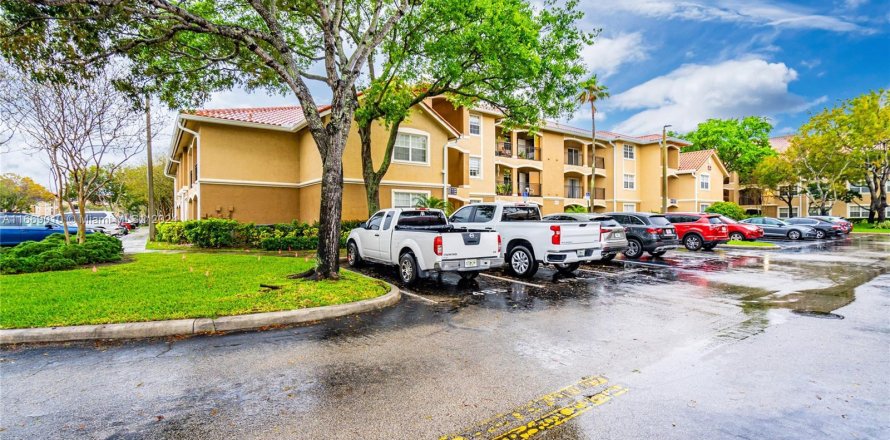 Condo in Pembroke Pines, Florida, 3 bedrooms  № 1385842