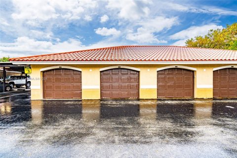 Condo in Pembroke Pines, Florida, 3 bedrooms  № 1385842 - photo 3