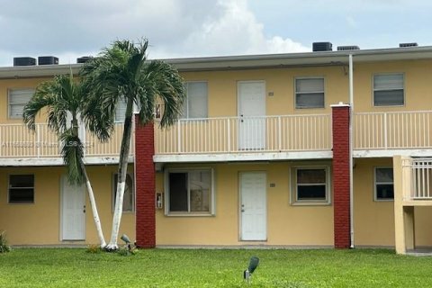 Copropriété à vendre à Hialeah, Floride: 2 chambres, 59.55 m2 № 1385874 - photo 1