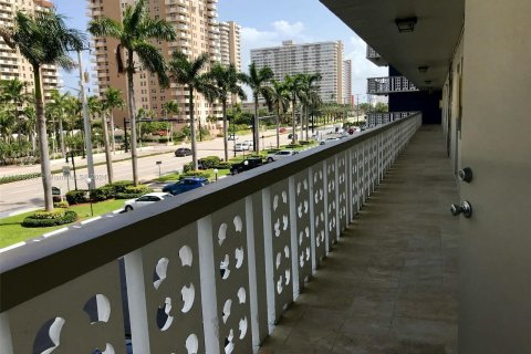 Condominio en alquiler en Hallandale Beach, Florida, 1 dormitorio, 69.58 m2 № 1385875 - foto 4