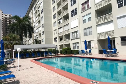 Condominio en alquiler en Hallandale Beach, Florida, 1 dormitorio, 69.58 m2 № 1385875 - foto 16