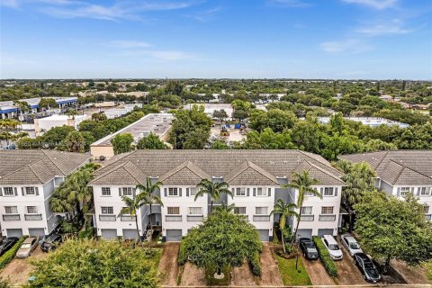 Townhouse in Lauderhill, Florida 3 bedrooms, 190.45 sq.m. № 1345078 - photo 25