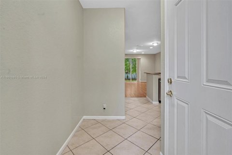 Townhouse in Lauderhill, Florida 3 bedrooms, 190.45 sq.m. № 1345078 - photo 3