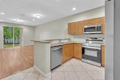 Adosado en venta en Lauderhill, Florida, 3 dormitorios, 190.45 m2 № 1345078 - foto 4