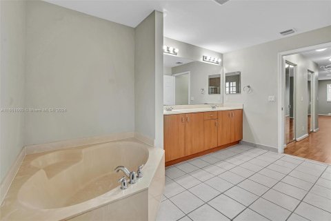 Adosado en venta en Lauderhill, Florida, 3 dormitorios, 190.45 m2 № 1345078 - foto 15