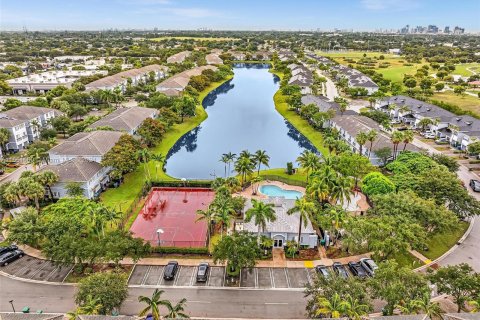 Townhouse in Lauderhill, Florida 3 bedrooms, 190.45 sq.m. № 1345078 - photo 26