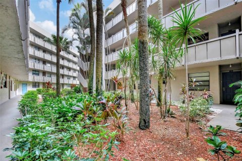 Condo in Pembroke Pines, Florida, 2 bedrooms  № 1345155 - photo 9