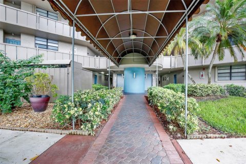 Condominio en venta en Pembroke Pines, Florida, 2 dormitorios, 110.27 m2 № 1345155 - foto 8