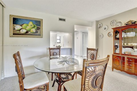 Condo in Pembroke Pines, Florida, 2 bedrooms  № 1345155 - photo 21