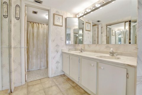 Condo in Pembroke Pines, Florida, 2 bedrooms  № 1345155 - photo 28