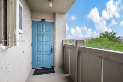 Condo in Pembroke Pines, Florida, 2 bedrooms  № 1345155 - photo 13