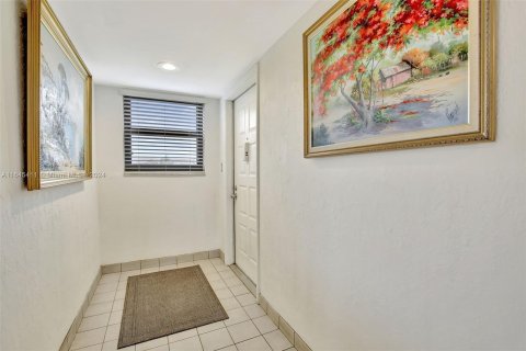 Condo in Pembroke Pines, Florida, 2 bedrooms  № 1345155 - photo 14