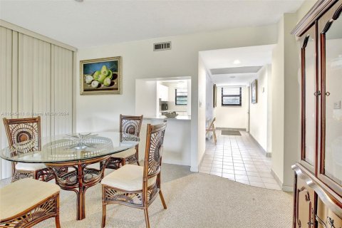 Condo in Pembroke Pines, Florida, 2 bedrooms  № 1345155 - photo 20