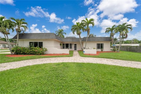 Villa ou maison à vendre à Plantation, Floride: 4 chambres, 246.93 m2 № 1332983 - photo 1