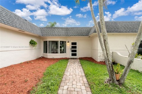 Casa en venta en Plantation, Florida, 4 dormitorios, 246.93 m2 № 1332983 - foto 3