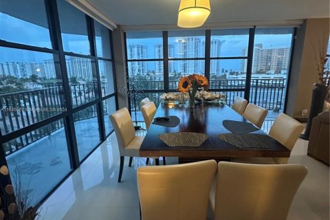 Condo in Hallandale Beach, Florida, 3 bedrooms  № 1329319 - photo 26