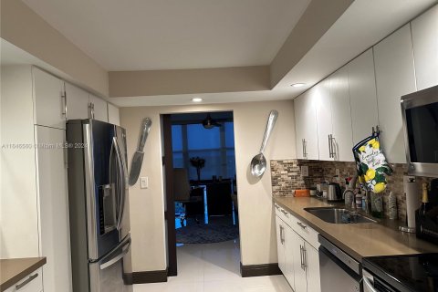 Copropriété à vendre à Hallandale Beach, Floride: 3 chambres, 132.85 m2 № 1329319 - photo 4